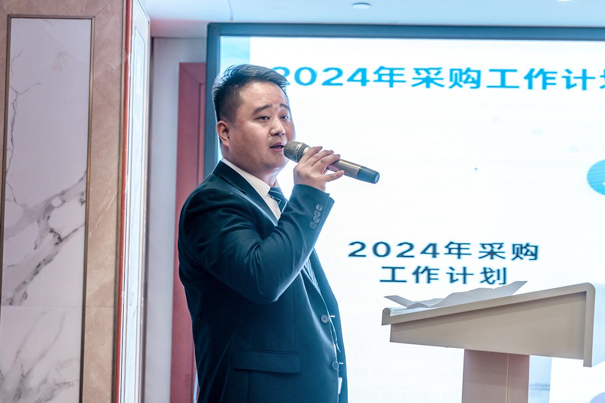 采購倉儲(chǔ)物流部長劉金(jin)傑