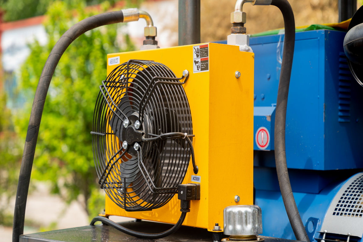 5寸橡膠(jiāo)履帶鑽機