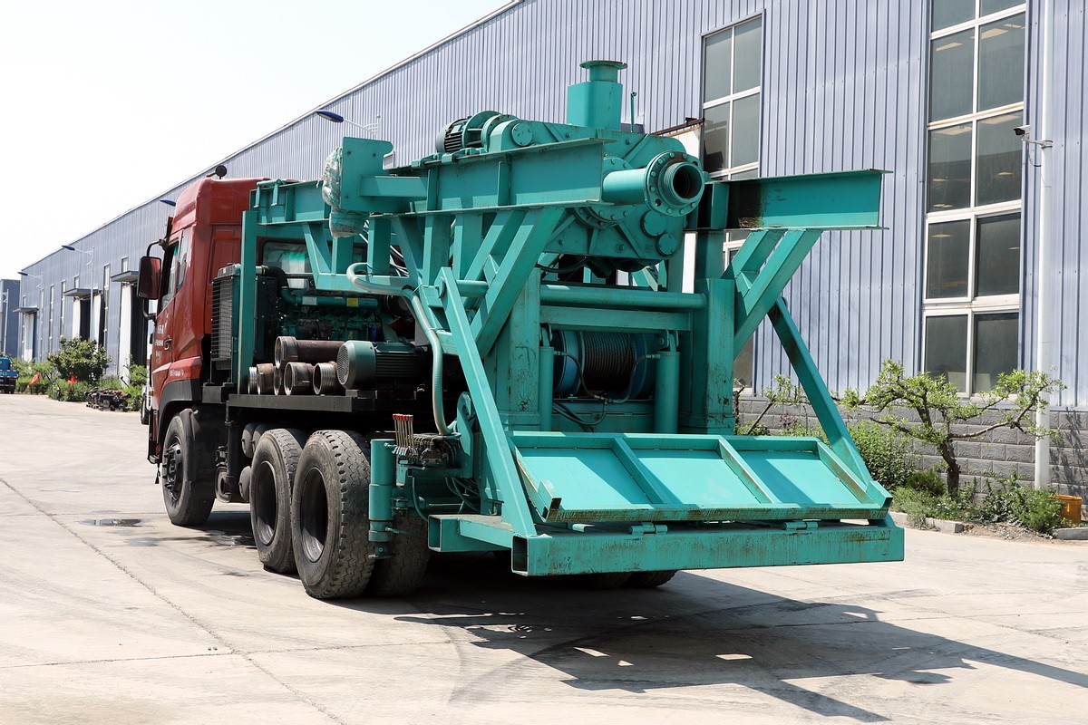 8寸後(hòu)八輪汽車鑽機(ji)